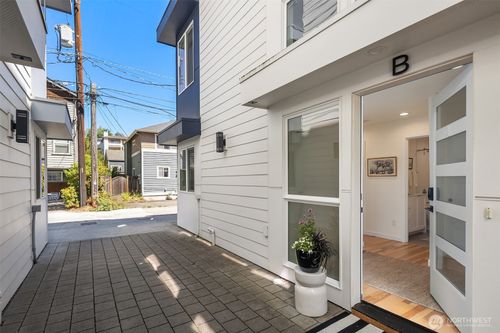 6042 41st Ave Sw, Seattle, WA, 98136-1606 | Card Image