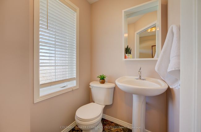 12 Gage St, House attached with 3 bedrooms, 2 bathrooms and 1 parking in Grimsby ON | Image 7