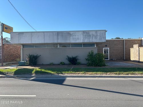 828 Creswell Ln, Opelousas, LA, 70570-5882 | Card Image