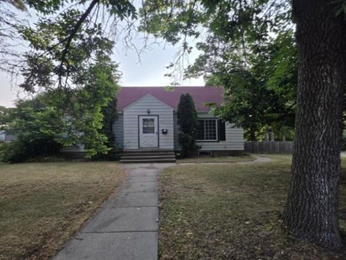 902 9th Ave N, Saint Cloud, MN, 56303-2914 | Card Image