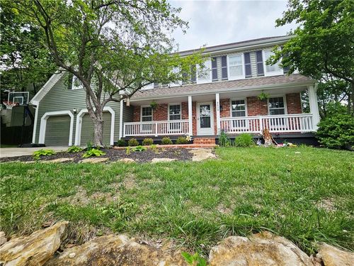 8638 Greenwood Lane, Lenexa, KS, 66215 | Card Image