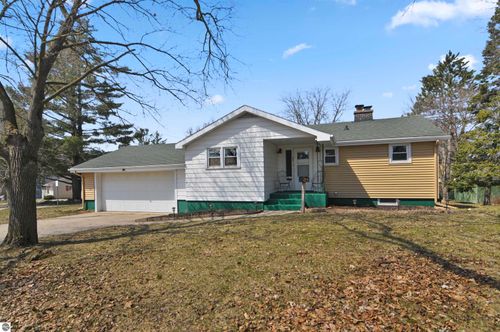 386 Marble St, Cadillac, MI, 49601-2610 | Card Image
