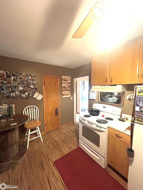 205 N Lincoln Ave, Graettinger, IA, 51342-1021 | Card Image