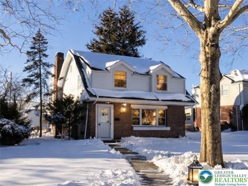 935 Buttonwood St, EMMAUS, PA, 18049-3201 | Card Image