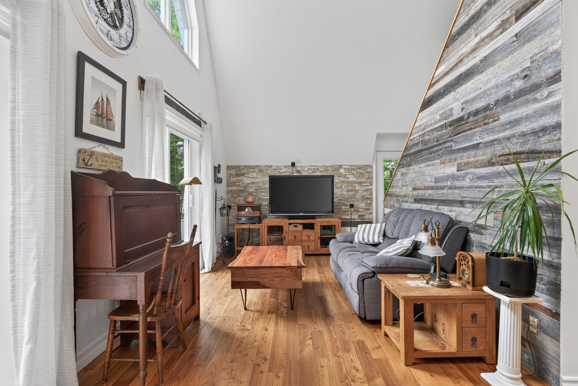 Residential in Lac-Beauport 5