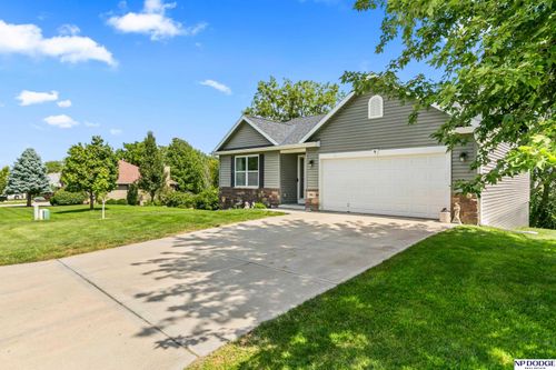 19611 Ridgeway Rd, Plattsmouth, NE, 68048-8003 | Card Image