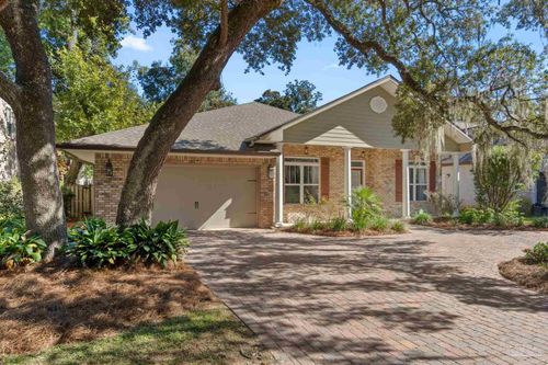 4 Plantation Oaks Dr, Mary Esther, FL, 32569-2902 | Card Image