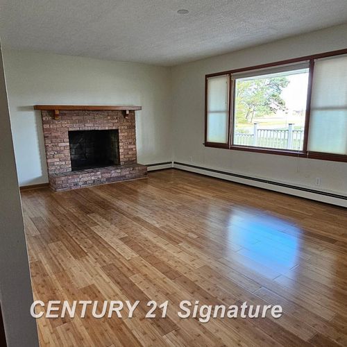 8981 Highland Dr, Freeland, MI, 48623-8717 | Card Image