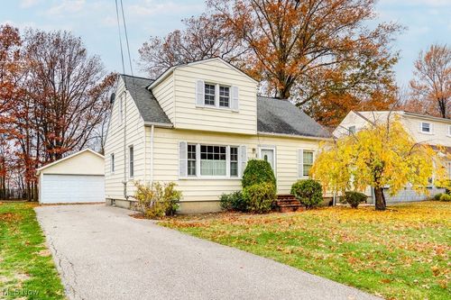 4276 Grove Ave, Willoughby, OH, 44094-5904 | Card Image