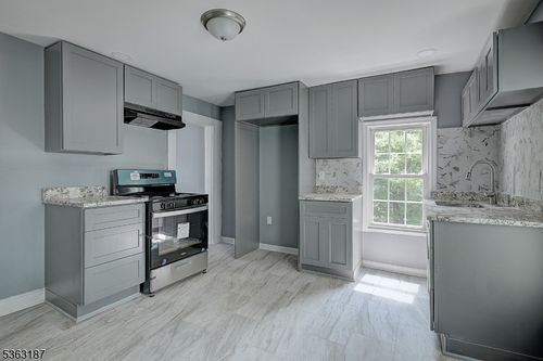 222 Tuscan Rd, Maplewood, NJ, 07040-3145 | Card Image