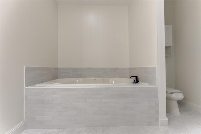 Primary Bathroom | Image 14