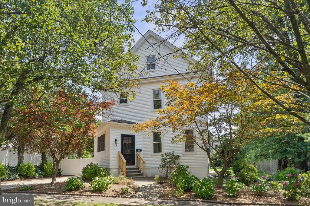 Residential in OAKLYN