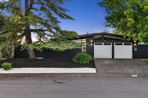 835 Penny Royal Ln, San Rafael, CA, 94903-2329 | Card Image