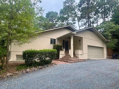5 Live Oak Ln, Pinehurst, NC, 28374-9428 | Card Image