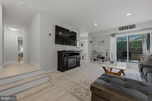 apt-1-9 Silverwood Cir, ANNAPOLIS, MD, 21403-3428 | Card Image