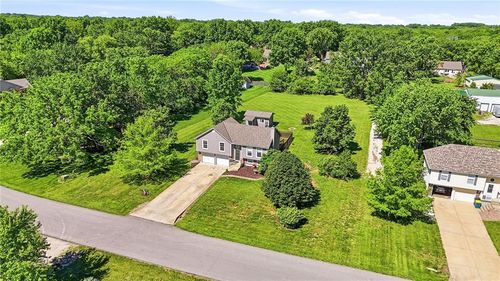 19610 Rosewood Dr, Stilwell, KS, 66085-9049 | Card Image
