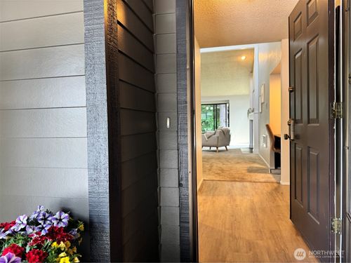 2-303-1819 N 107th St, Seattle, WA, 98133-1905 | Card Image