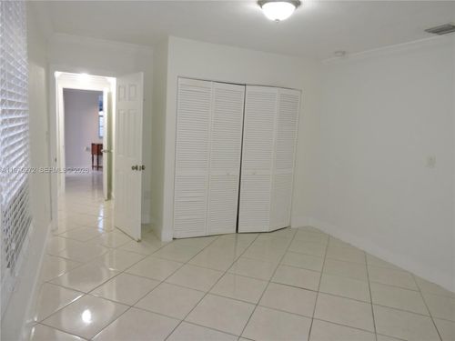 551 E 39th St, Hialeah, FL, 33013-2728 | Card Image