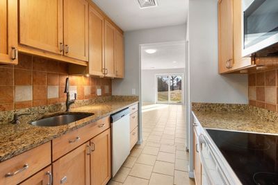 56 - 56 Oakwood Ln, Condo with 2 bedrooms, 2 bathrooms and 2 parking in Worcester MA | Image 2