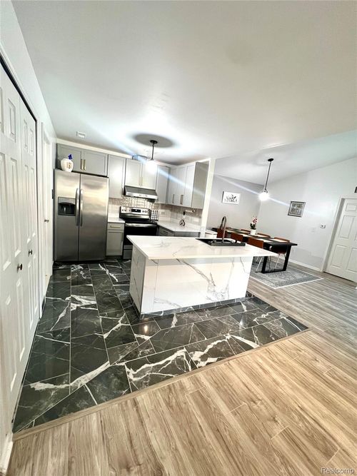 13185 Canopy Dr, Sterling Heights, MI, 48313-1193 | Card Image