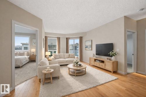 9819 104 St Nw, Edmonton, AB, T5K0Y8 | Card Image