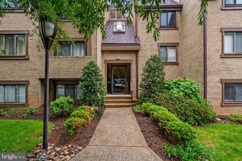 8b301-1631 Parkcrest Cir, RESTON, VA, 20190-4930 | Card Image