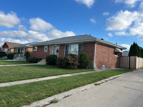 8229 W Giddings St, Norridge, IL, 60706-4321 | Card Image