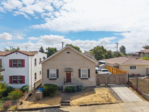 827 Pennsylvania St, Vallejo, CA, 94590-6939 | Card Image