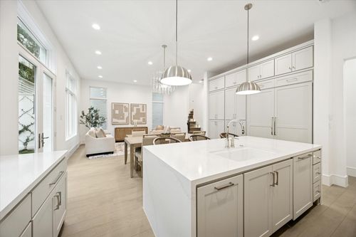 19 Wentworth Gate Path, Houston, TX, 77027-2115 | Card Image