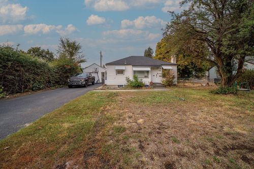 8523 E Courtland Ave, Millwood, WA, 99212-1904 | Card Image
