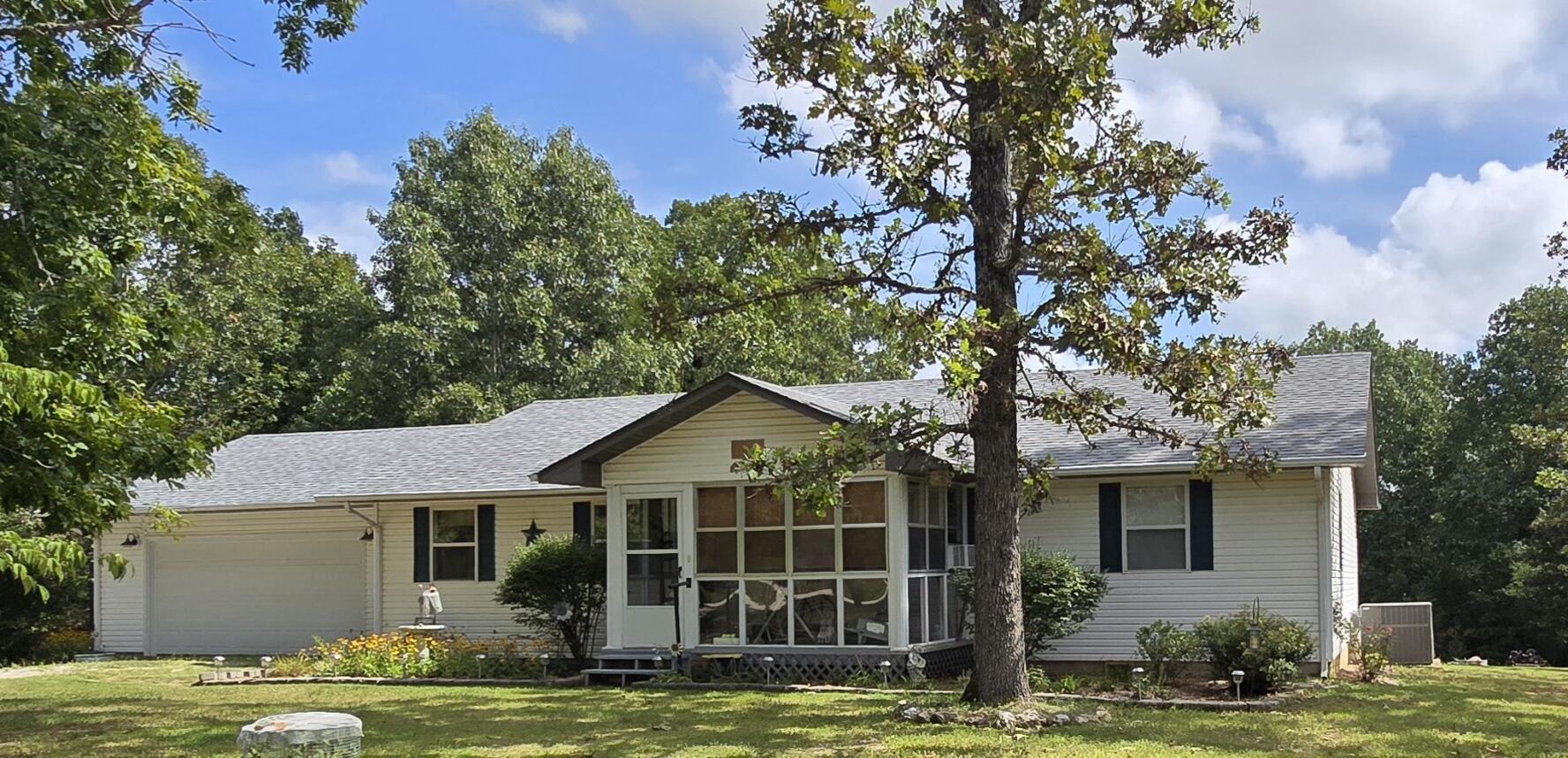 County Road 9290 , Koshkonong, MO 65692