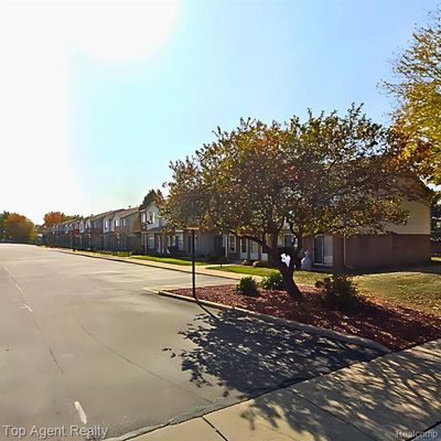 27795 Carini Villa Street, Condo with 2 bedrooms, 1 bathrooms and null parking in Roseville MI | Image 1