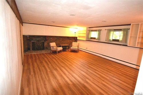 76 E Rogues Path, Huntington Station, NY, 11746-2735 | Card Image