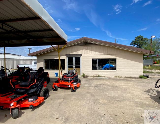 412 &amp; 425 E Front St, Home with 0 bedrooms, 0 bathrooms and null parking in Dekalb TX | Image 7