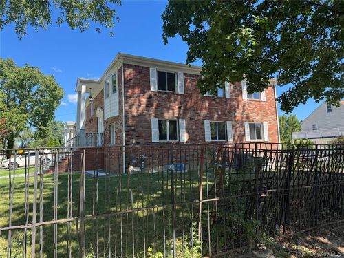 32 210th St, Bayside, NY, 11361-1063 | Card Image