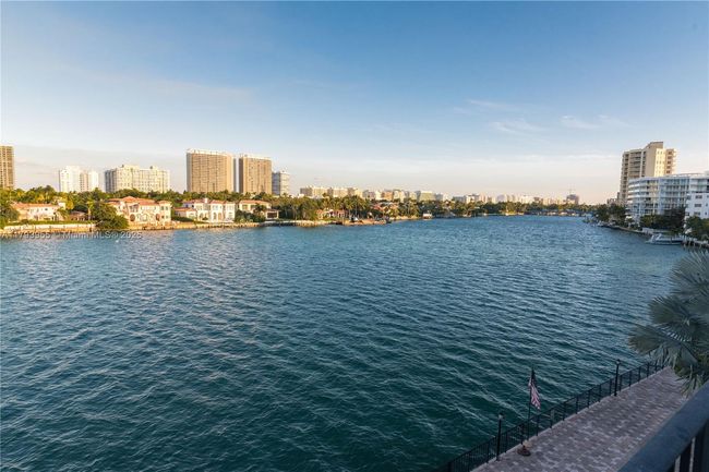 APT-404 - 10101 E Bay Harbor Dr, Condo with 2 bedrooms, 2 bathrooms and null parking in Bay Harbor Islands FL | Image 18