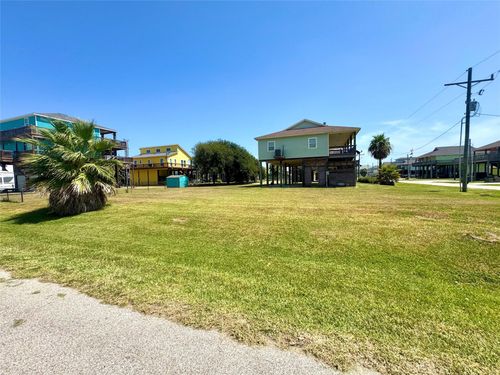 882 Gulfview Dr, Crystal Beach, TX, 77650 | Card Image