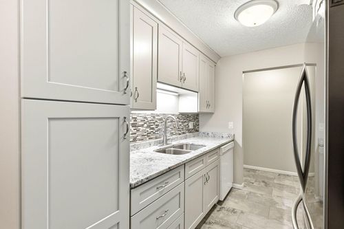 306-3399 Kent St, Shoreview, MN, 55126-4039 | Card Image