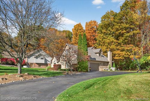 9748 Forest Ridge Dr, Clarkston, MI, 48348-4161 | Card Image