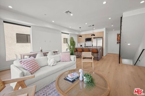 847 N June St, Los Angeles, CA, 90038-3511 | Card Image