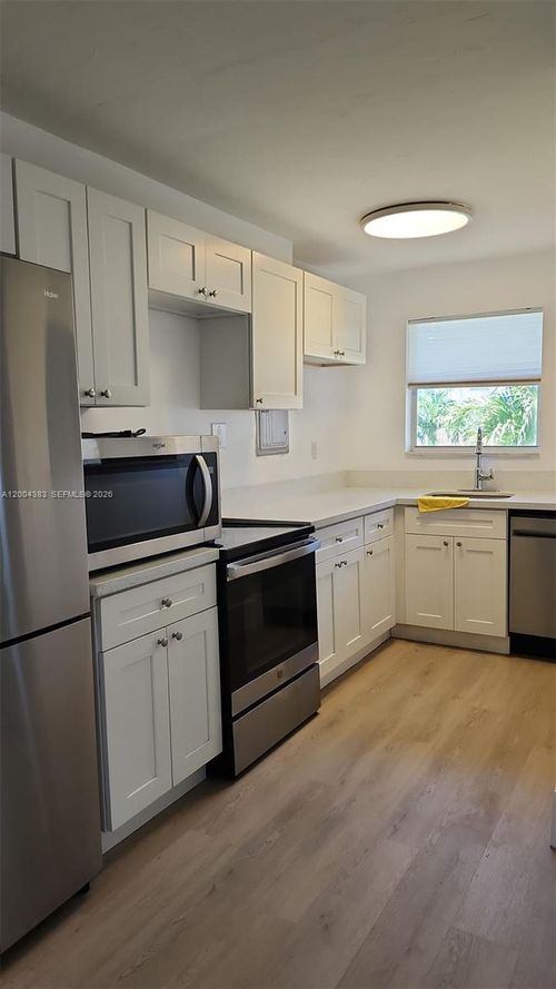 41-2651 Nw 13th St, Miami, FL, 33125-2533 | Card Image