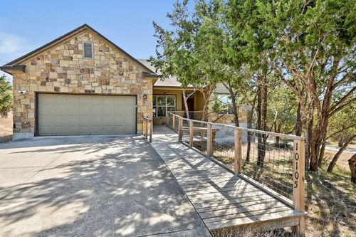 10105 Little Creek Cir, Dripping Springs, TX, 78620-2606 | Card Image