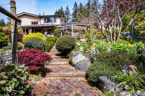 697 Crestwood Rd, Gabriola Island, BC, V0R1X4 | Card Image