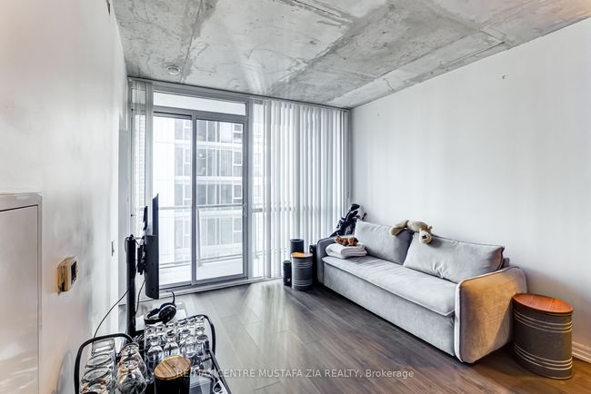 2501 - 88 Blue Jays Way, Condo with 2 bedrooms, 1 bathrooms and null parking in Toronto ON | Image 8