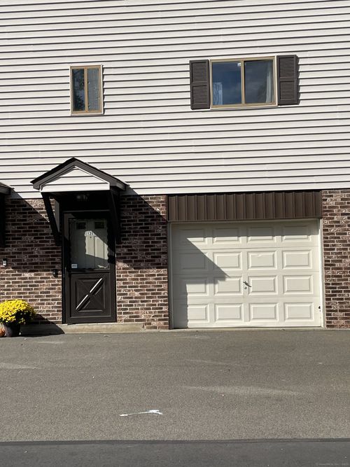 apt-12e-140 Thompson St, East Haven, CT, 06513-1993 | Card Image