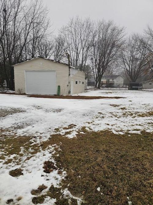 15 N Airport Rd, Dodge Center, MN, 55927-9252 | Card Image