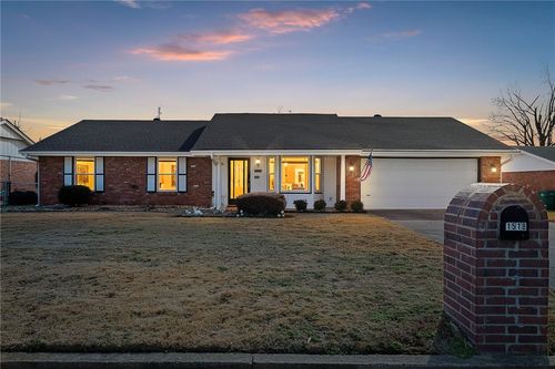 1518 W Magnolia St, Rogers, AR, 72758-5043 | Card Image