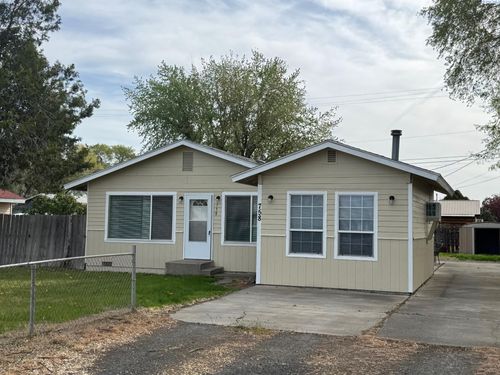 758 S Second Ave, Connell, WA, 99326 | Card Image