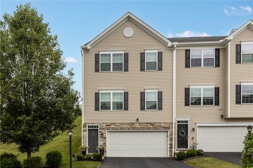 668 Freedom Dr, Carnegie, PA, 15106-5504 | Card Image