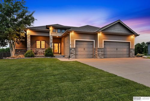 8102 S 194th Street, Gretna, NE, 68028 | Card Image